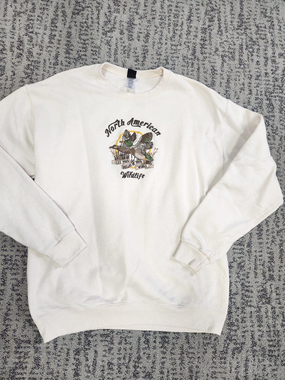 Source Unknown Cream Crewneck Sweater with North American Wildlife Graphic